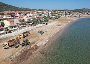 Cunda Arka Deniz iş makineleriyle baştan sona temizlendi