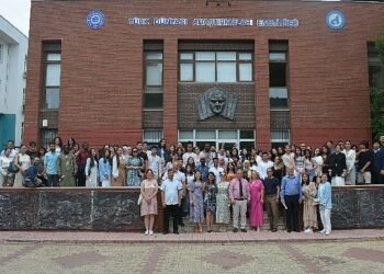 Ege Üniversitesi TÖBİR’de mezuniyet heyecanı