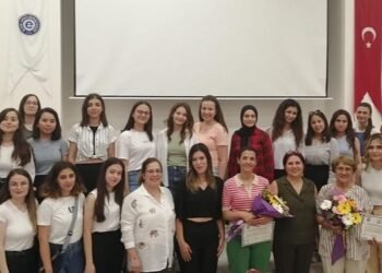 EÜ’de Tecrübeli Ebeler Mesleki Deneyimlerini Öğrencilerle Paylaştı