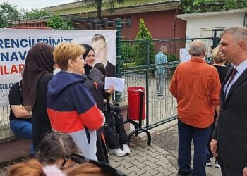 Gölcük Belediye Başkanı Sezer öğrencilere başarılar diledi