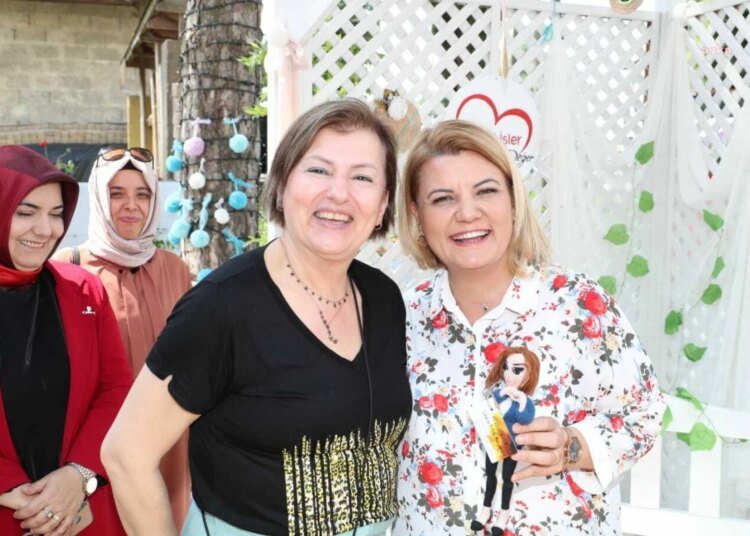 İzmit Belediyesi, Çınar Kahvaltı Evi’ni Hizmete Açtı