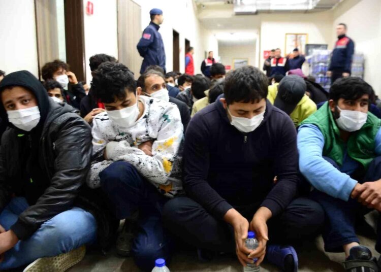 Kocaeli’de 32 düzensiz göçmen sınır dışı edildi