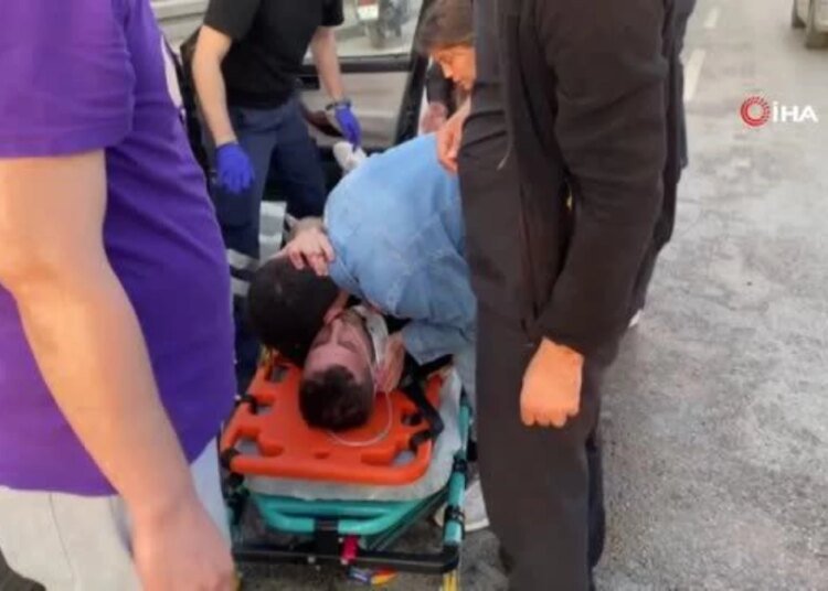 Paramparça olan otomobilden yaralı kurtuldu