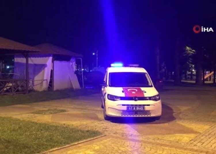 4 yaşındaki kız çocuğu, 7 metrelik şişme oyun parkından düşerek yaralandı