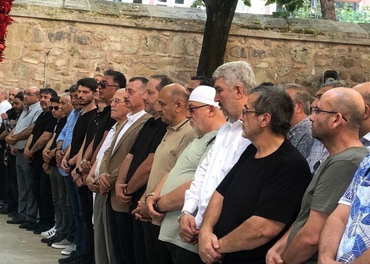 Recai Barış gözyaşları ile son yolculuğuna uğurlandı