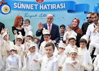 Başkan Altınok sünnet çoçuklarıyla buluştu 