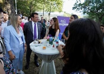 ‘Büyüt Hayallerini’ ikinci dönem mezunlarını verdi