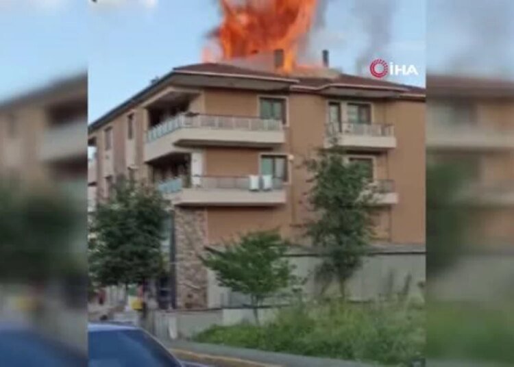 Çatı alev topuna döndü