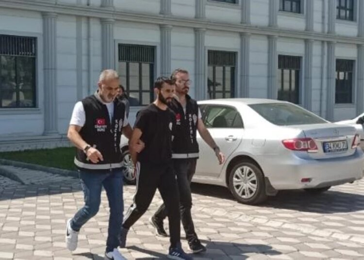 Damatla tartışan fotoğrafçı ailesi düğün evini basarak 2 kişiyi öldürdü