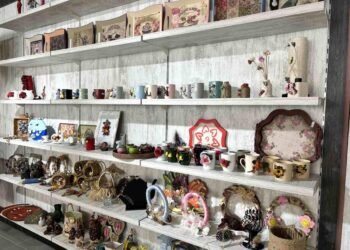 Darıca Belediyesi’nin kurslarında eğitim gören kadınlar için Hanımeli Mağazası açıldı