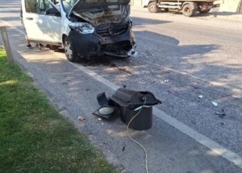 Kartepe’de Kavşak Kazası: 3 Kişi Yaralandı