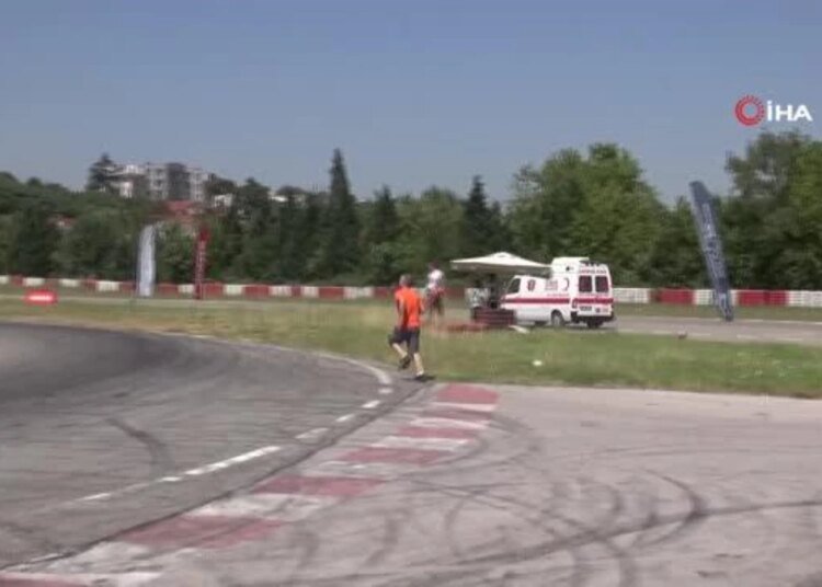 Minik yarışçılar kaza yaptı, annesi gözyaşlarına boğuldu