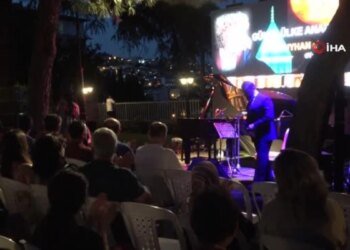 Tarihi konağın bahçesinde piyano konseri kulakların pasını sildi