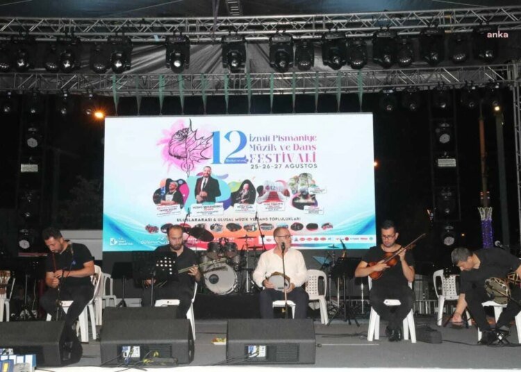 12. Uluslararası İzmit Pişmaniye, Müzik ve Dans Festivali’nde Renkli Sıra Gecesi