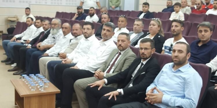 MHP Kartepe İlçe Başkanlığı Kongresi’nde; Üç liderin Fotoğrafı Altında “Ne Mutlu Türküm Diyene”