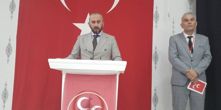 MHP Kartepe İlçe Başkanlığı Kongresi’nde; Üç liderin Fotoğrafı Altında “Ne Mutlu Türküm Diyene”