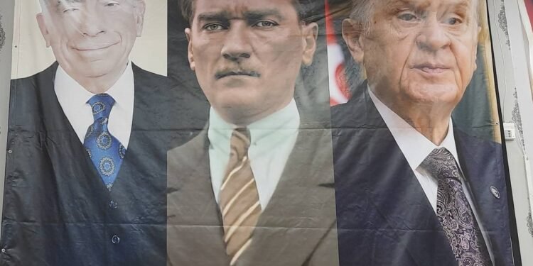 MHP Kartepe İlçe Başkanlığı Kongresi’nde; Üç liderin Fotoğrafı Altında “Ne Mutlu Türküm Diyene”