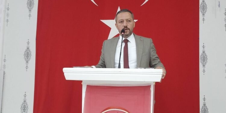 MHP Kartepe İlçe Başkanlığı Kongresi’nde; Üç liderin Fotoğrafı Altında “Ne Mutlu Türküm Diyene”