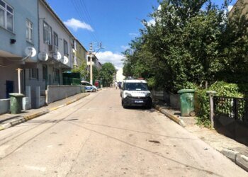 Abi kardeş arasında sokak ortasında silahlar konuştu