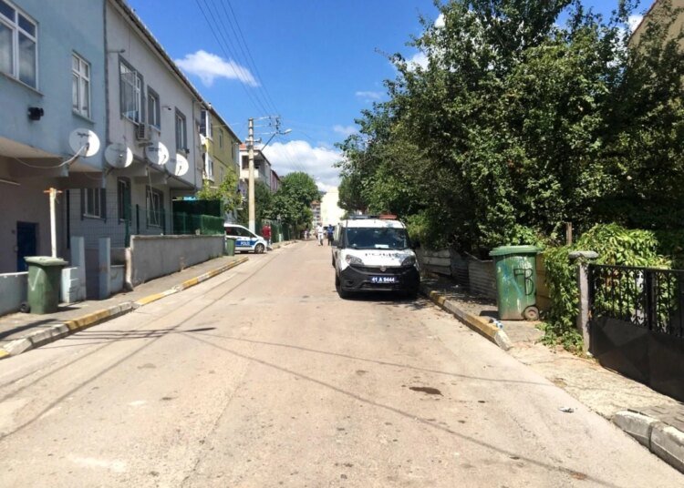 Abi kardeş arasında sokak ortasında silahlar konuştu