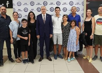 Başarılı öğrencilerin kayıtlarını Rektör Prof. Dr. Budak yaptı