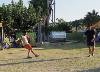 İzmir Büyükşehir’in ücretsiz gençlik kampları büyük ilgi görüyor