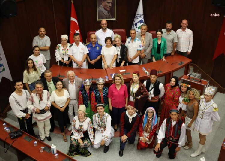 İzmit Belediye Başkanı Fatma Kaplan Hürriyet, Pişmaniye Festivali kapsamında grup liderlerini ağırladı