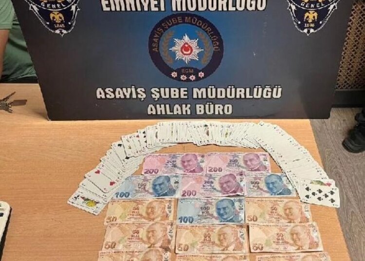 İzmit’te Kumar Oynayanlar Suçüstü Yakalandı