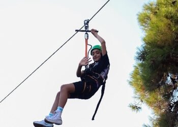 Karşıyaka’da tatil keyfi ‘Macera Parkı’nda yaşanıyor