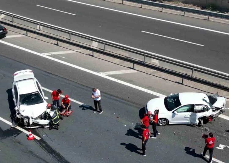 Kocaeli TEM Otoyolu’nda Aynı Bölgede İki Ayrı Kaza Meydana Geldi
