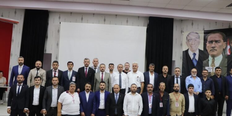 MHP Kartepe İlçe Başkanlığı Kongresi’nde; Üç liderin Fotoğrafı Altında “Ne Mutlu Türküm Diyene”