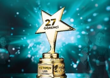 Türk Telekom LGS’ye hazırlanan öğrencilerin yanında