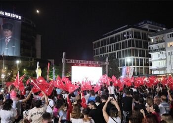 Aydınlılar tek yürek olup şampiyonu destekledi