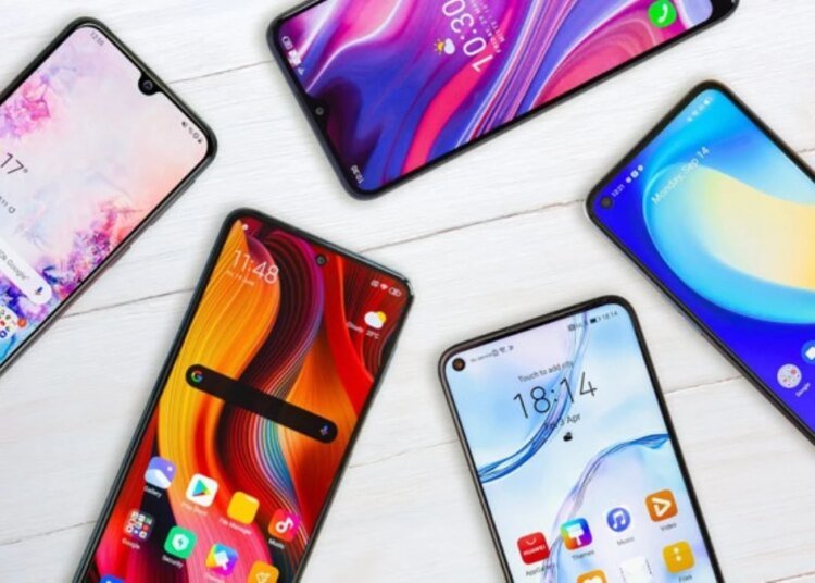 Cumhurbaşkanı Erdoğan gençlere müjdeyi verdi! İşte vergiden muaf olan cep telefonu modelleri