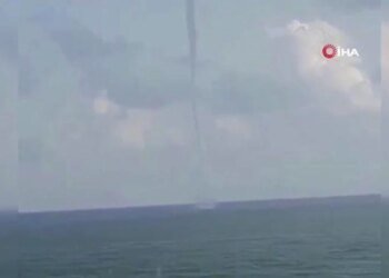 Denizde çıkan hortum korkuttu