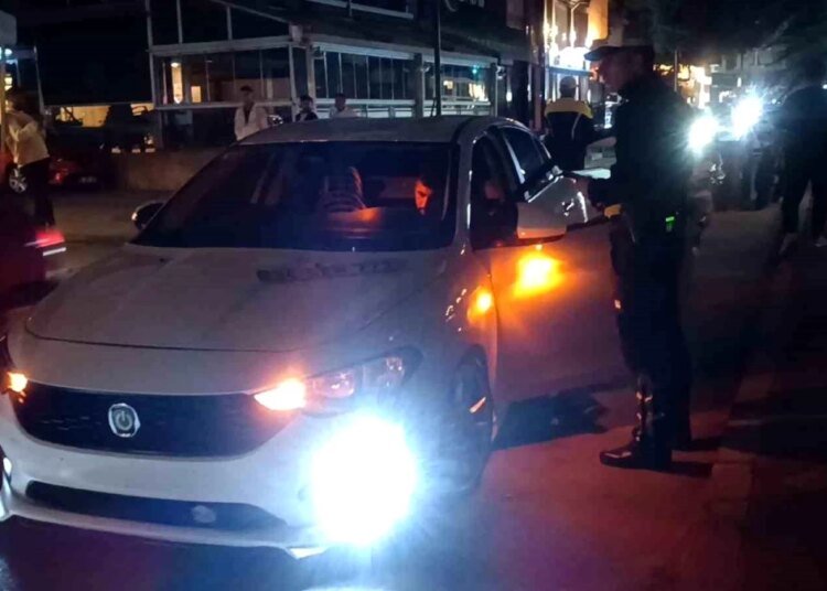 Gebze’de Yüksek Sesle Müzik Yayını Yapan Sürücüye Cezai İşlem Uygulandı