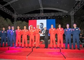 İzmir’de kurtuluş kutlamaları resepsiyonla başladı