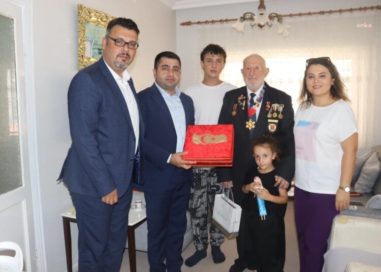 İzmit Belediyesi Gazileri Ziyaret Etti