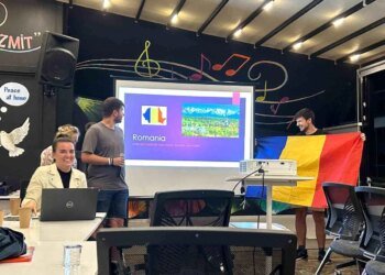 İzmit Belediyesi, Talk & Smile Kafe’de uluslararası kültür gecesi düzenledi