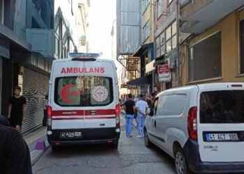 İzmit’te apartmandan düşen genç hayatını kaybetti
