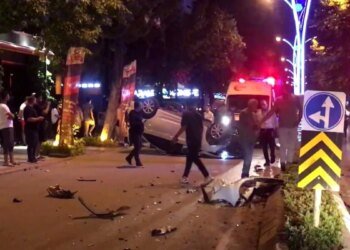 İzmit’te Kontrolden Çıkan Otomobil Takla Attı: 3 Yaralı