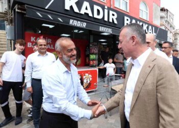 Kocaeli Büyükşehir Belediye Başkanı Gebze’de Esnaf ve Vatandaşlarla Buluştu