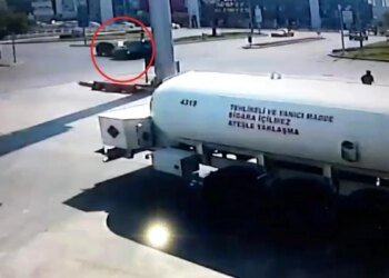 Kocaeli’de Otomobil ile Minibüs Çarpıştı: 2 Yaralı