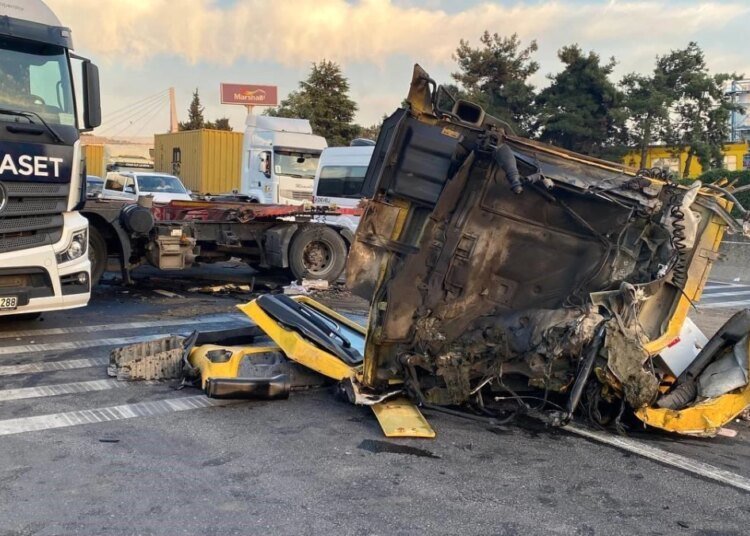 Kocaeli’de tır kazasında hayatını kaybeden sürücü defnedilecek