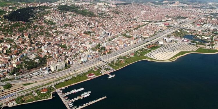 Kocaeli’de deprem öncesi yapılan binalarda yaşıyorlar