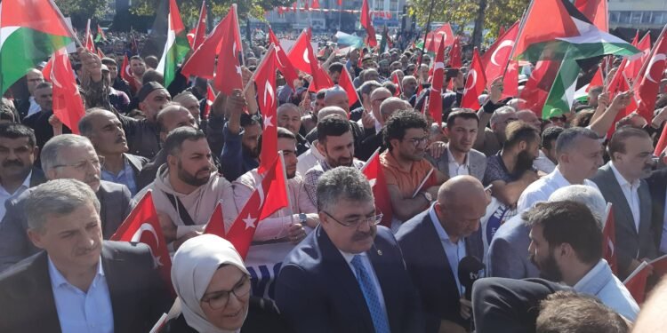 Büyük Filistin Yürüyüşünde; Kocaeli Kükredi.