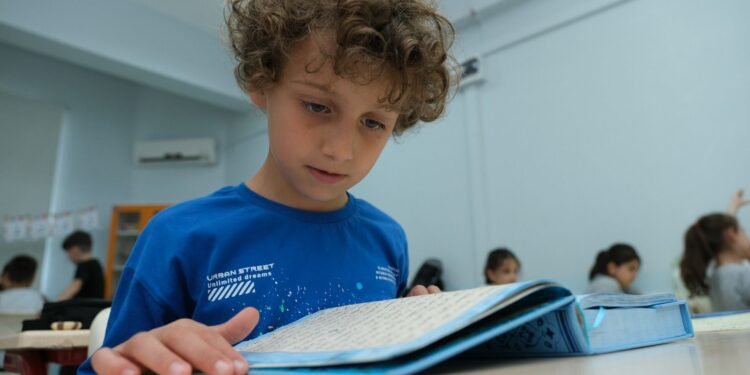 Büyükşehir’in Bilgievleri’nde öğrencilere okul dersleri ve sınavları için destek oluyor