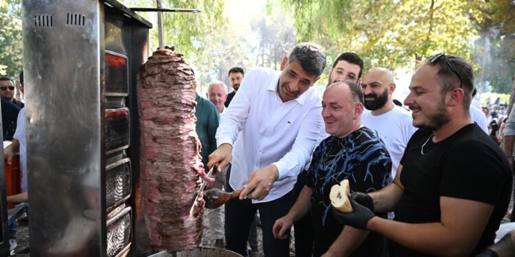 KARTEPE’DE ARTVİNLİLER PİKNİĞİNDE BULUŞTU