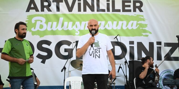 KARTEPE’DE ARTVİNLİLER PİKNİĞİNDE BULUŞTU
