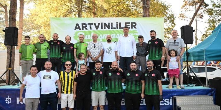 KARTEPE’DE ARTVİNLİLER PİKNİĞİNDE BULUŞTU